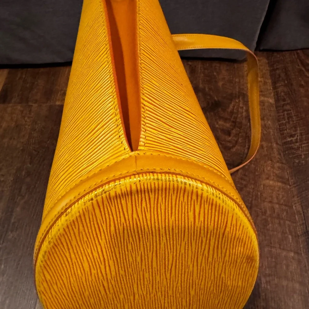 Louis Vuitton Yellow Epi Leather Saint Jacques MM Shoulder Bag - Picture 7 of 12